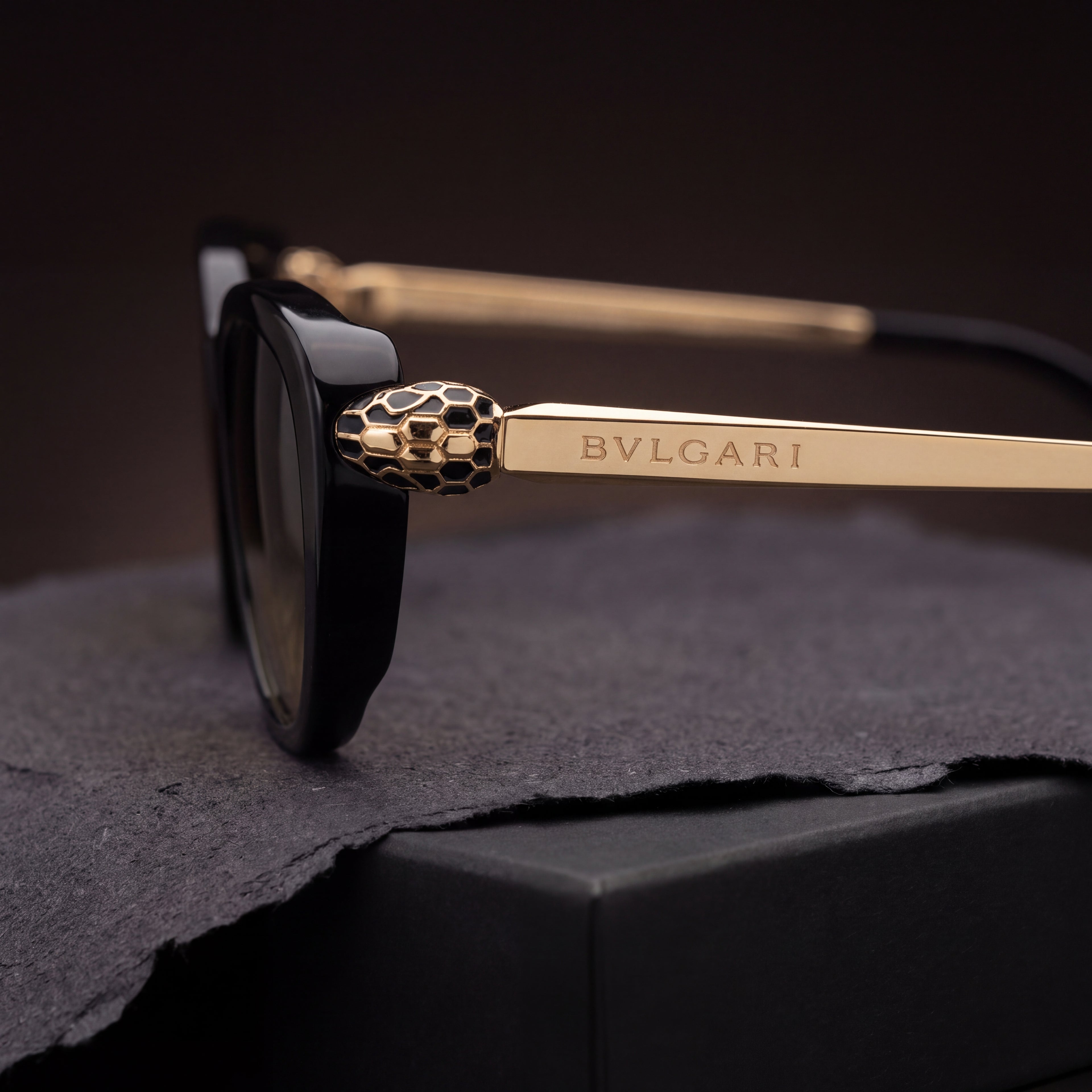 WOMEN SUNGLASSES