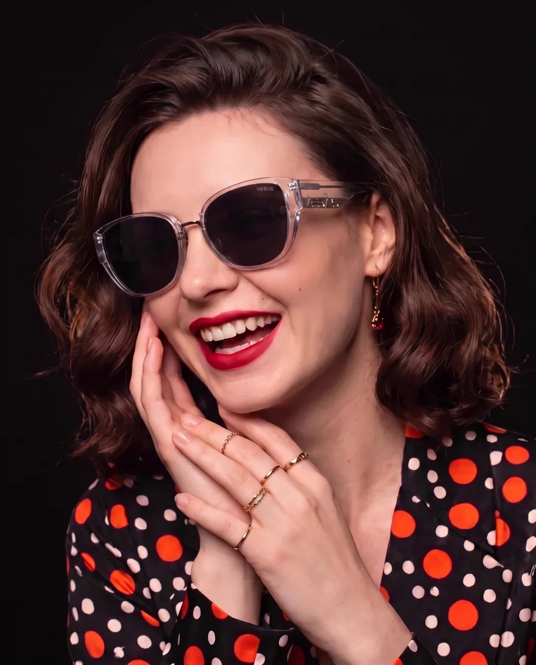 V6002 Sunglasses Transparent Clear / Smoke — On her