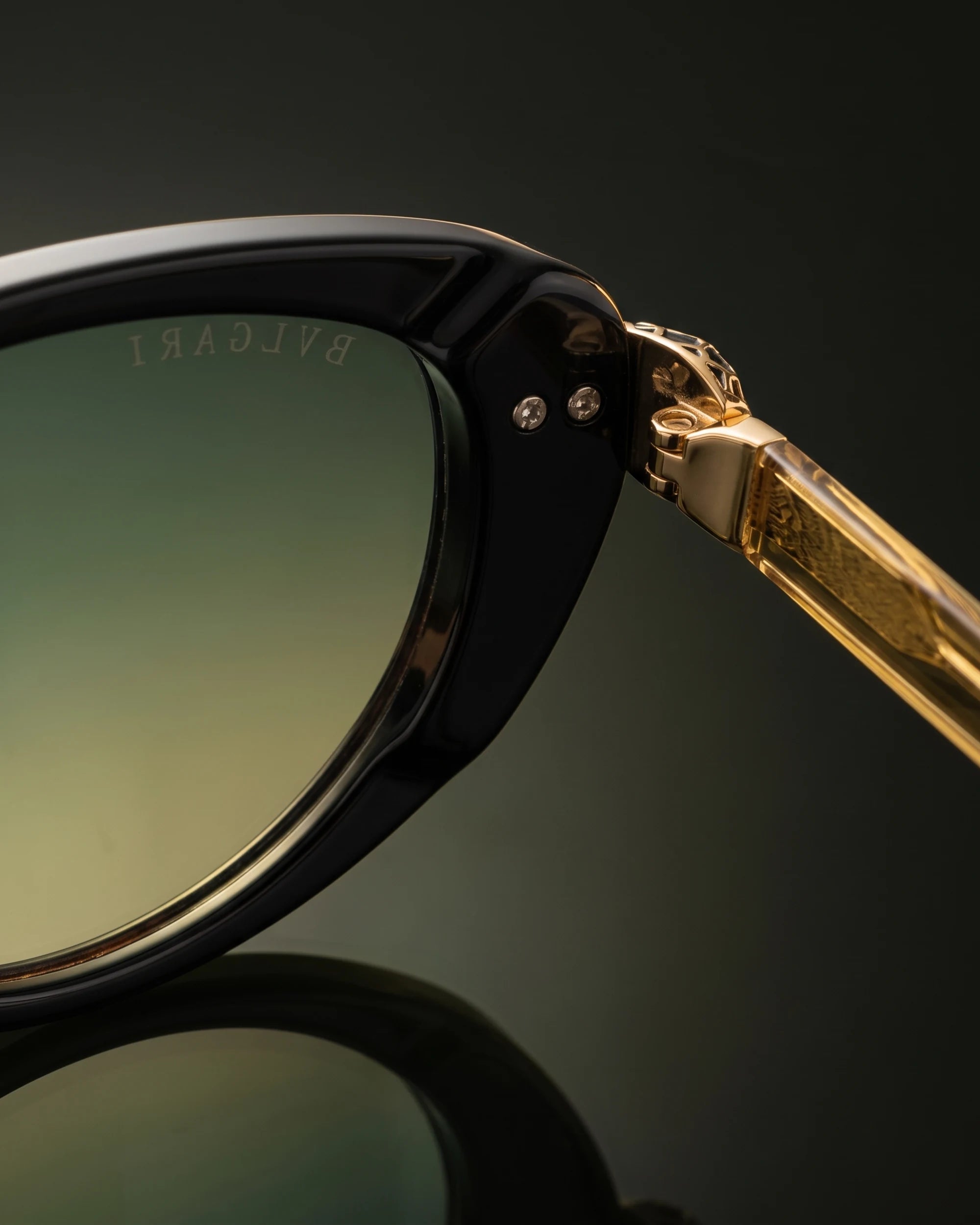 BV40067I 001 Sunglasses Black / Gold / Green — Hinge and Lens Macro