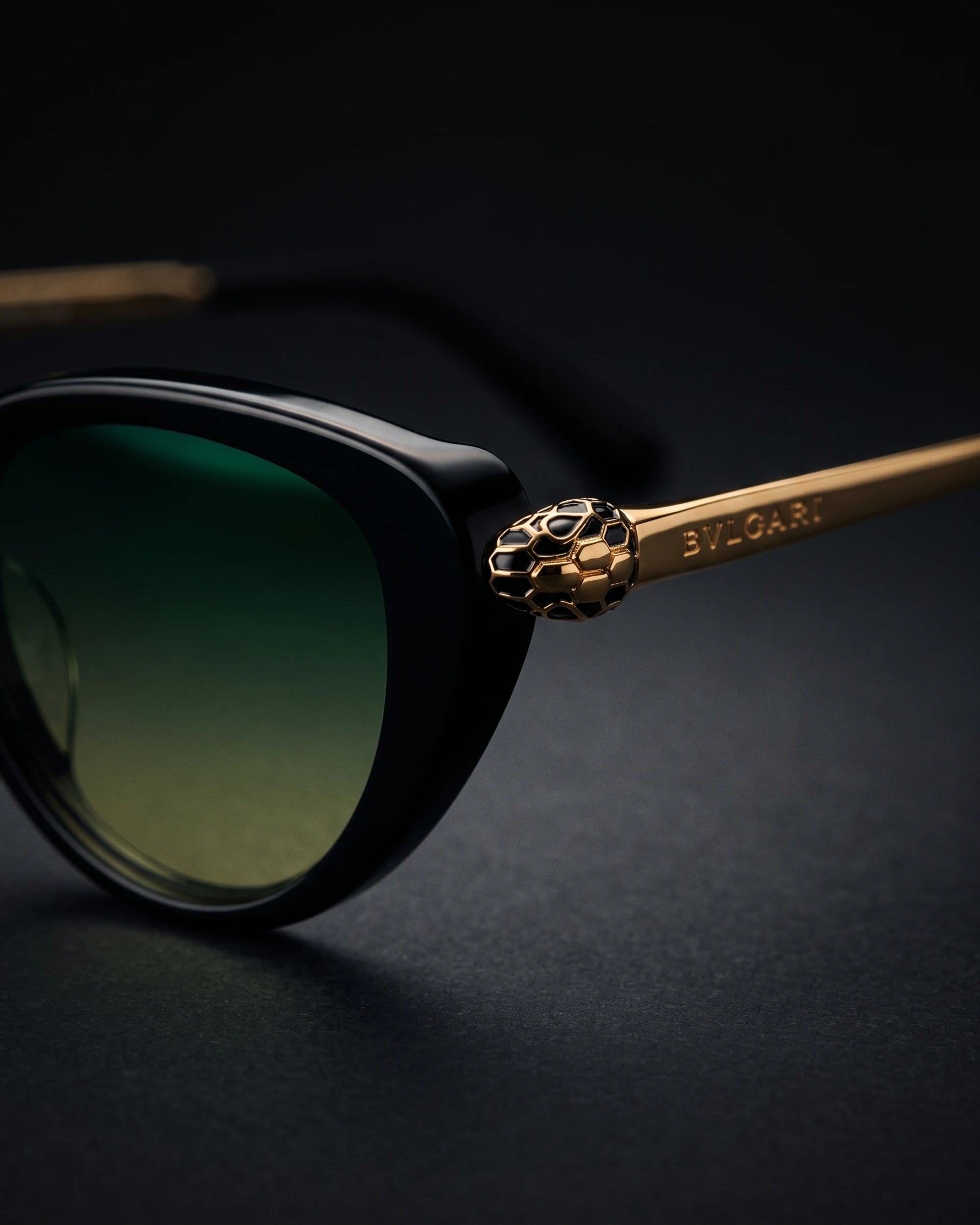 BV40067I 001 Sunglasses Black / Gold / Green — Hinge and Lens, Alternate