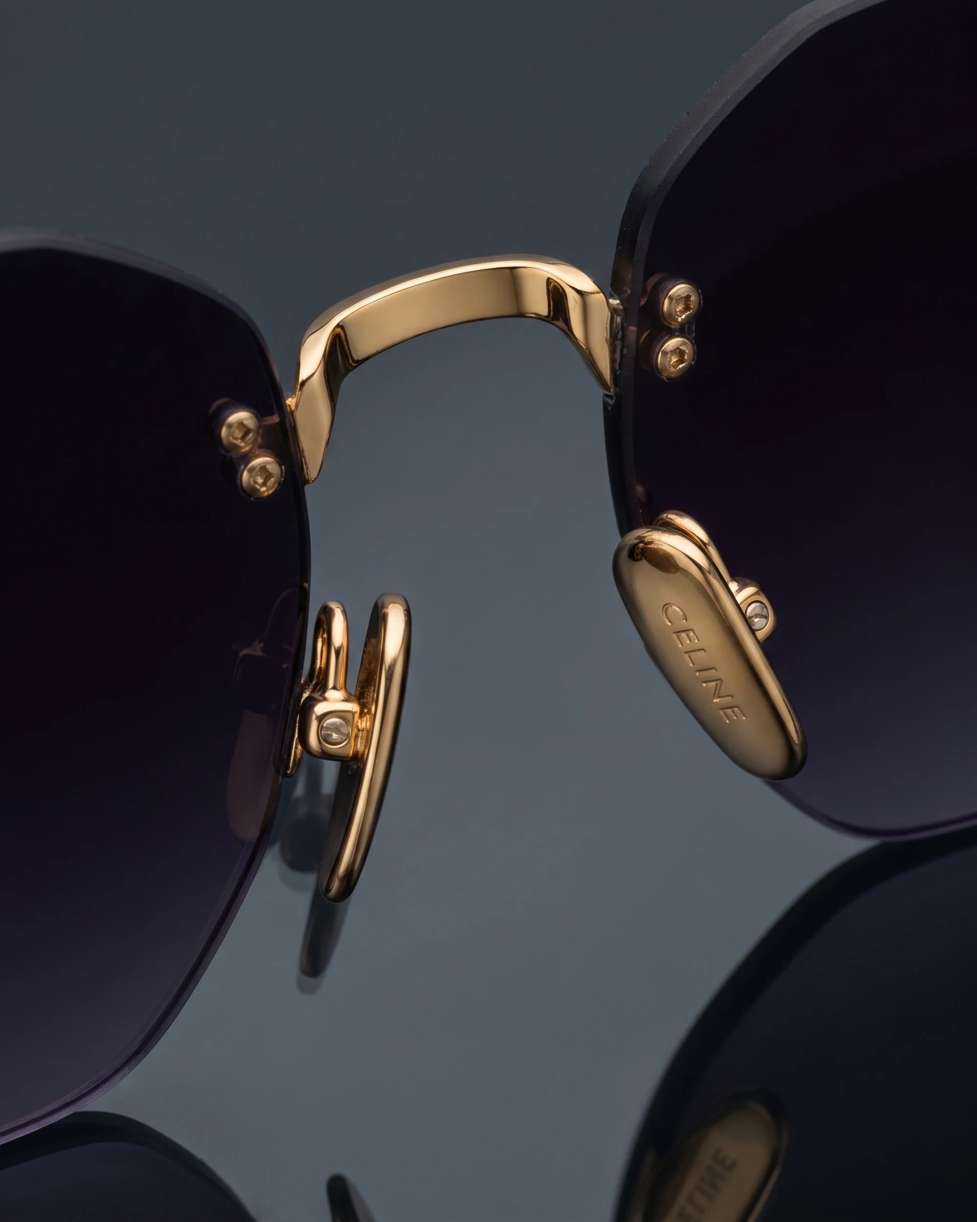 CL42118U Sunglasses Gold / Black — Nose Pads and Bridge
