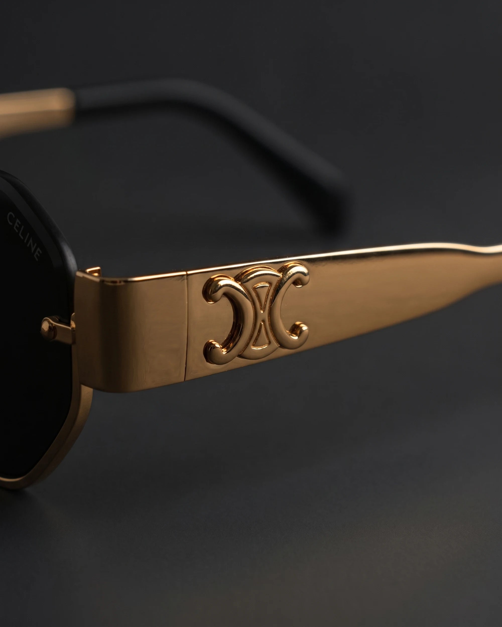 CL42118U Sunglasses Gold / Black — Temple Mark