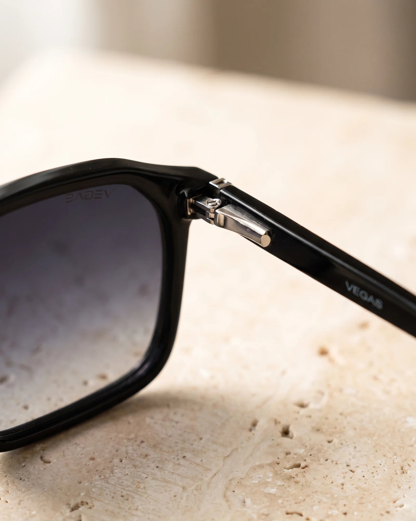 VEGAS L2968 Black — Hinge
