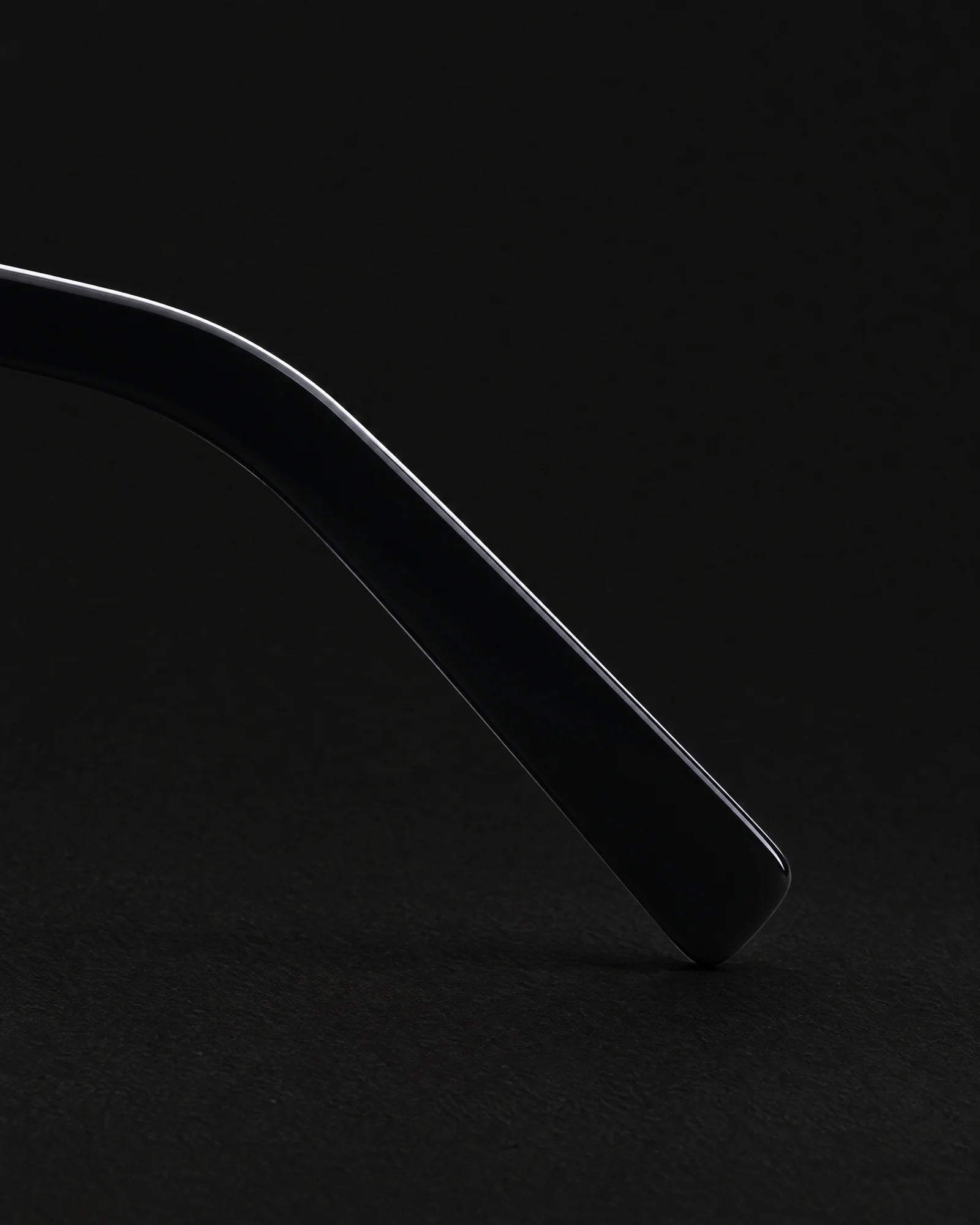 M001 Eyeglasses Black — Temple