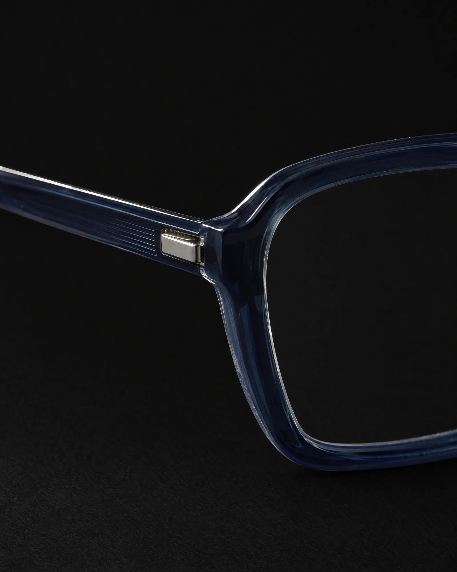 M003 Eyeglasses Havana — Hinge