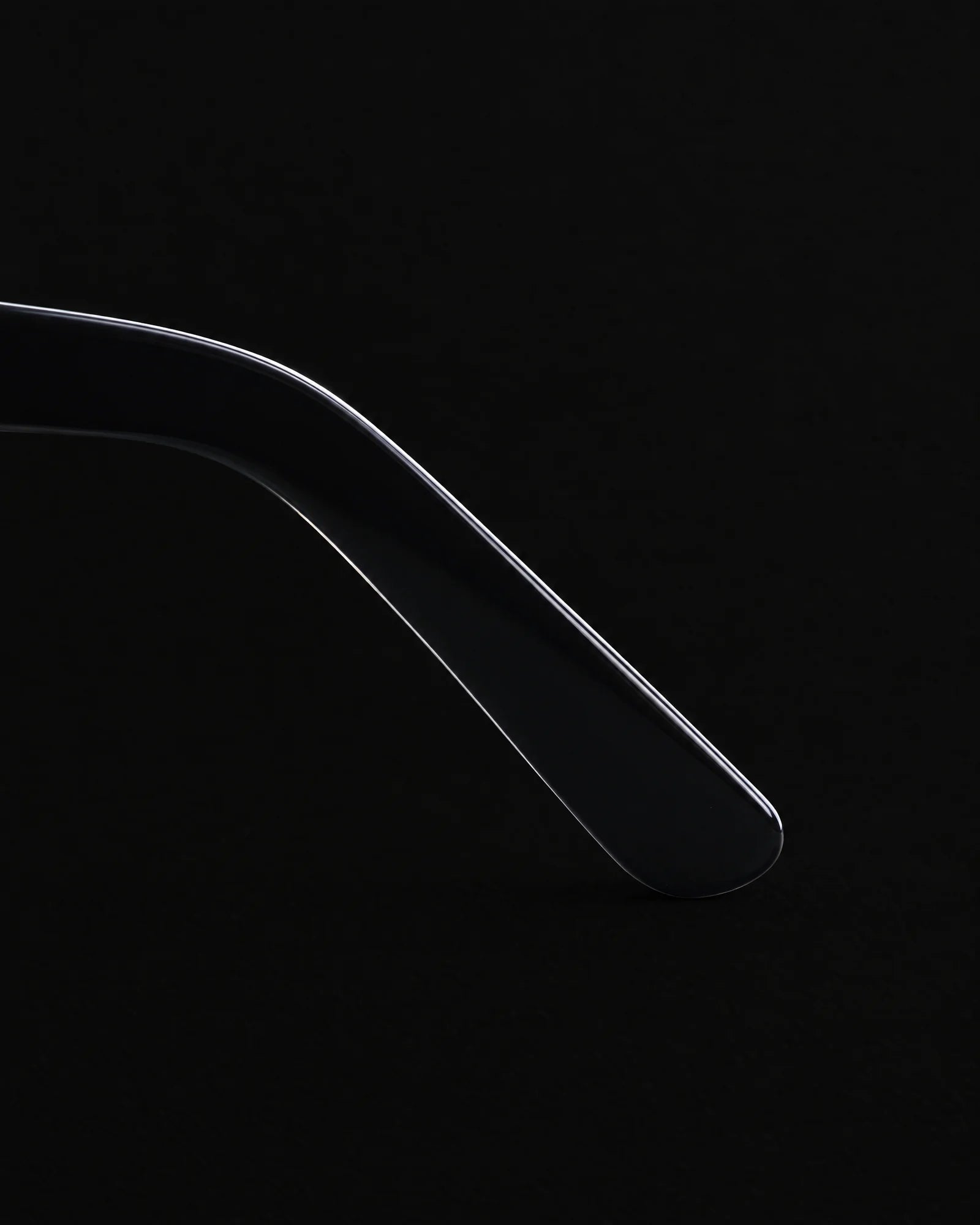 M006 Eyeglasses Black — Temple