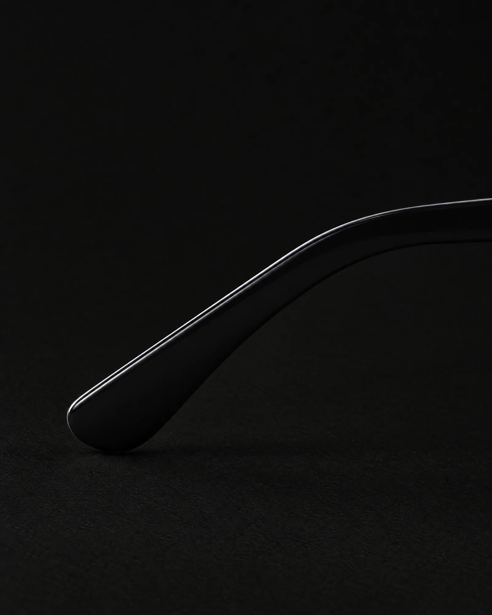 M009 Eyeglasses Black — Temple