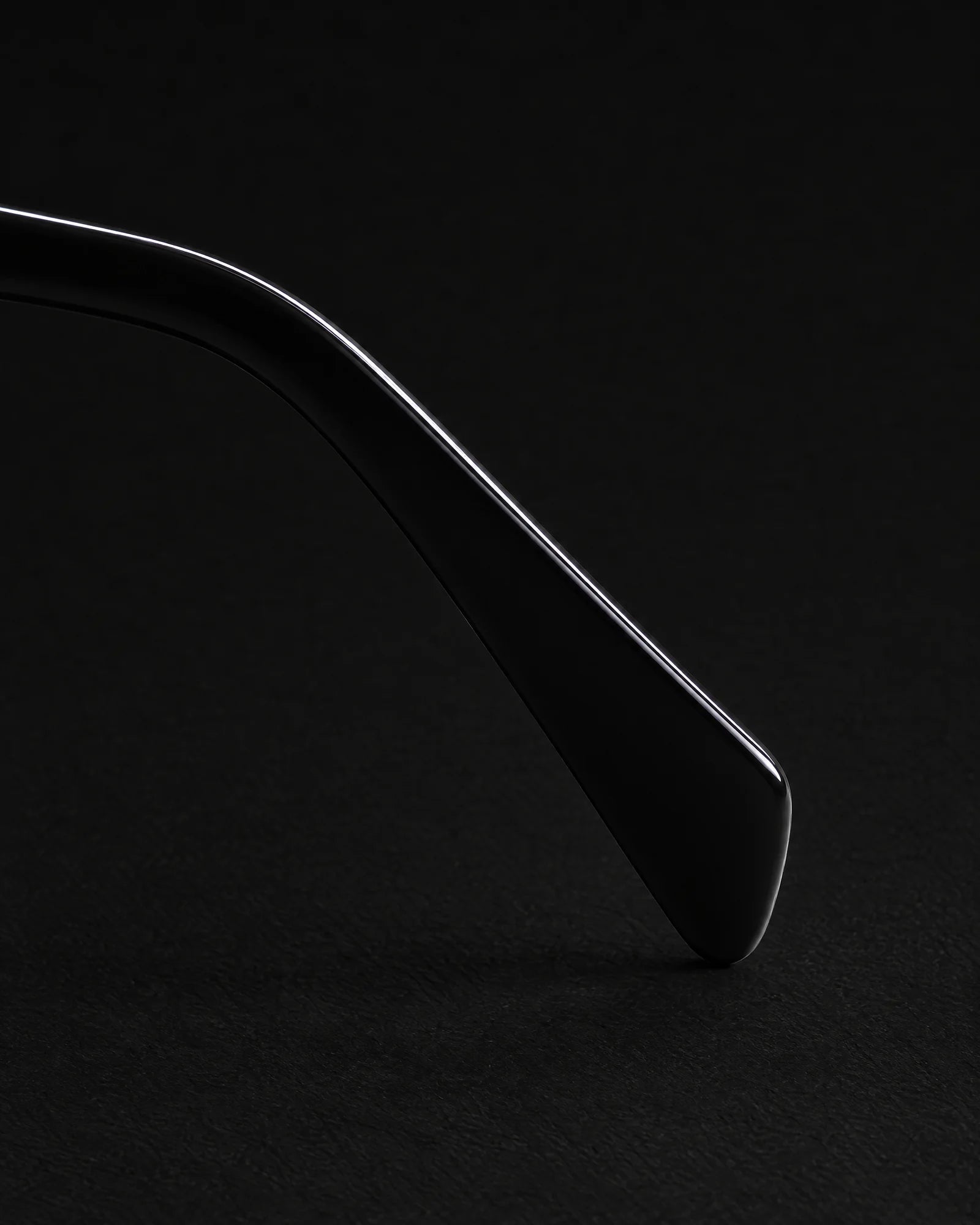 M023 Eyeglasses Black — Temple