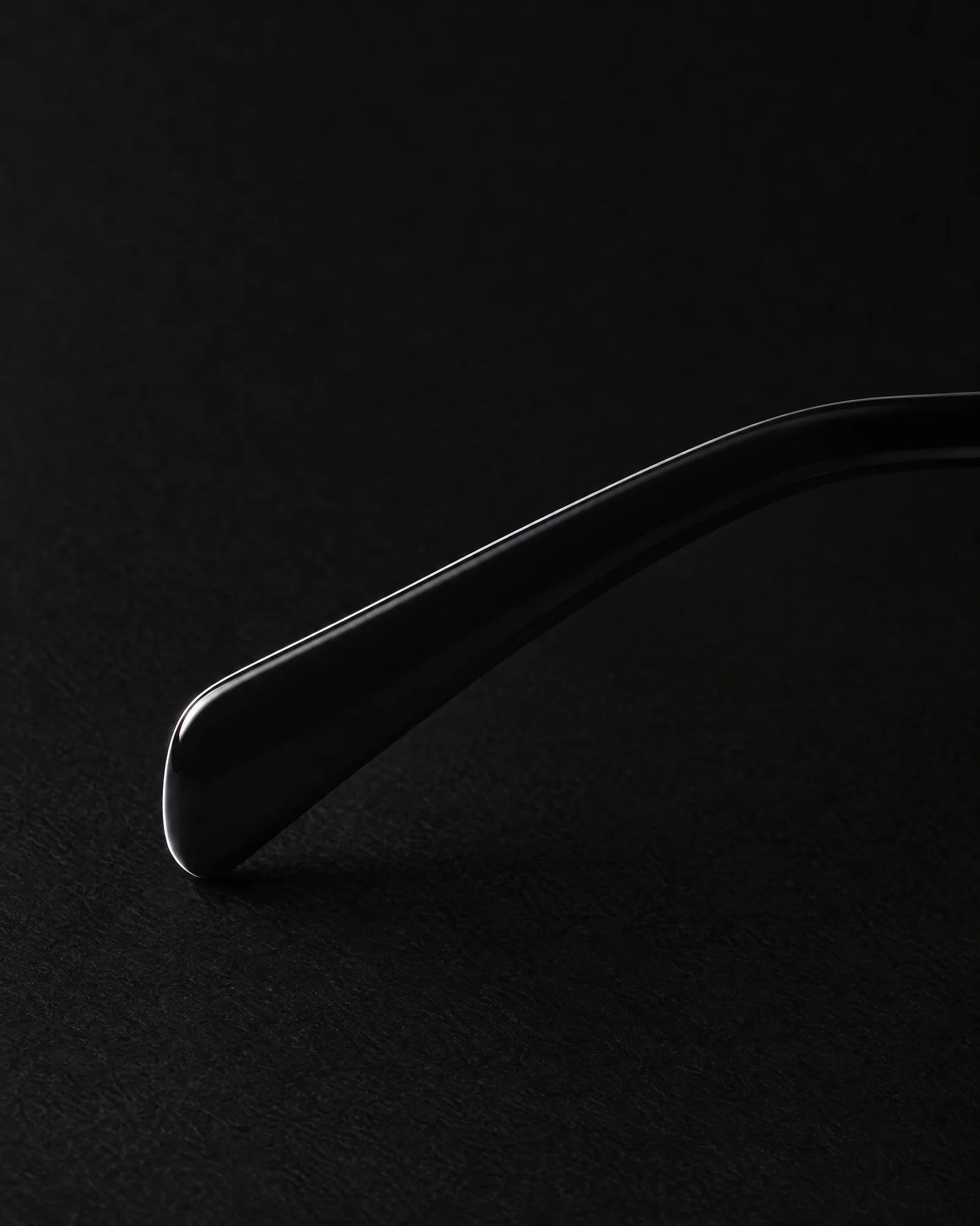 M026 Eyeglasses Black — Temple