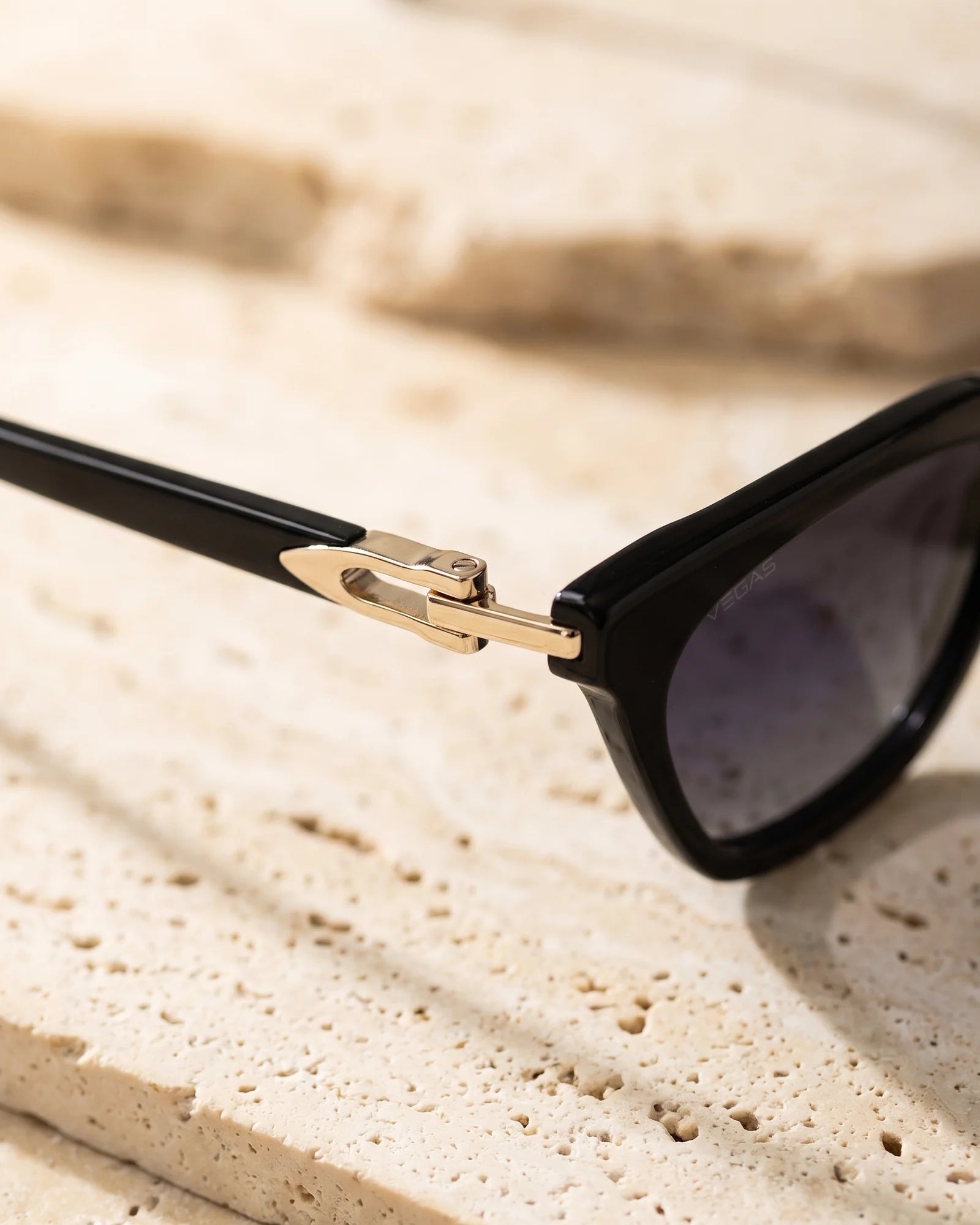 VEGAS MQ6678A Black — Hinge