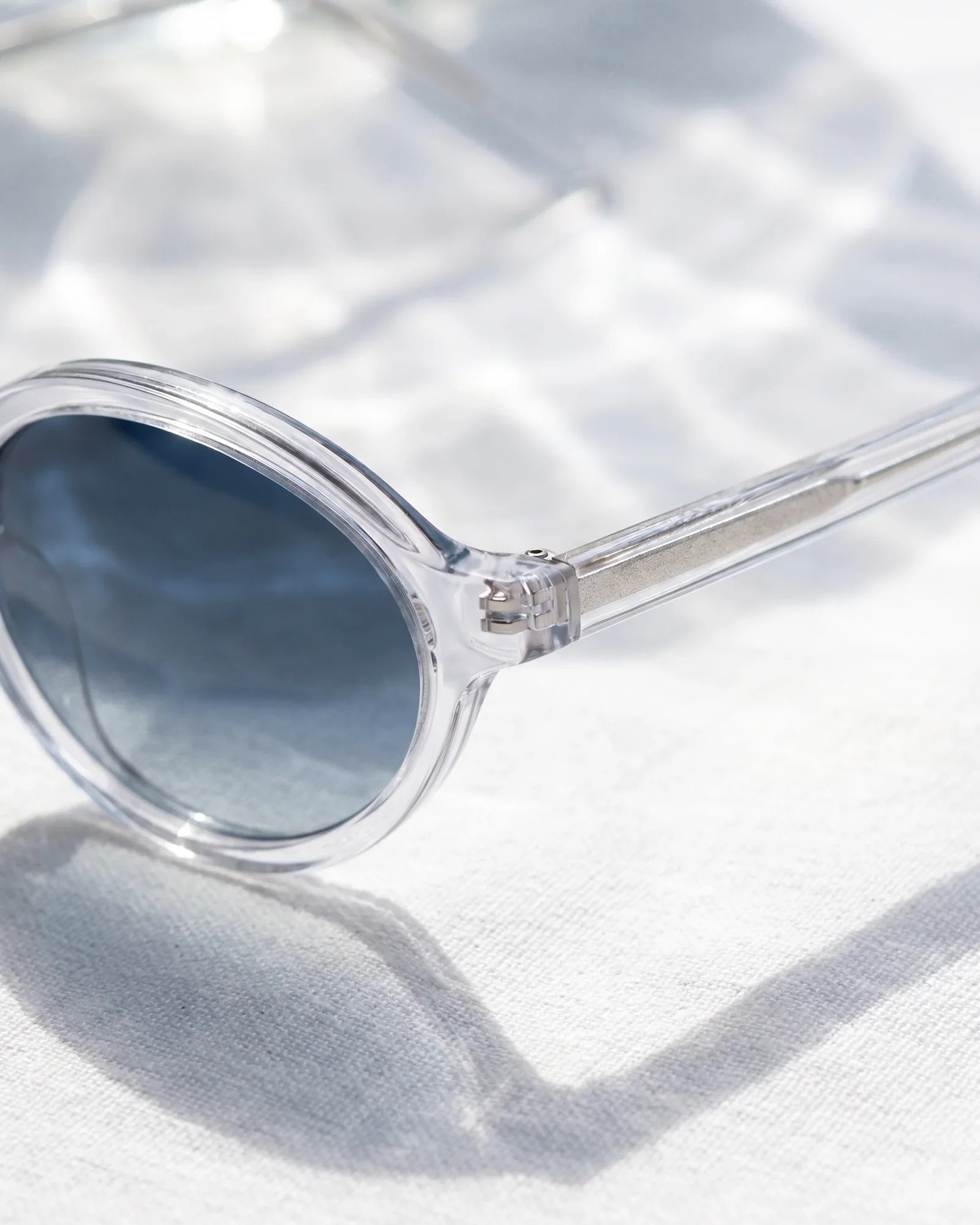 MT001 Sunglasses Black · 1 — Corner