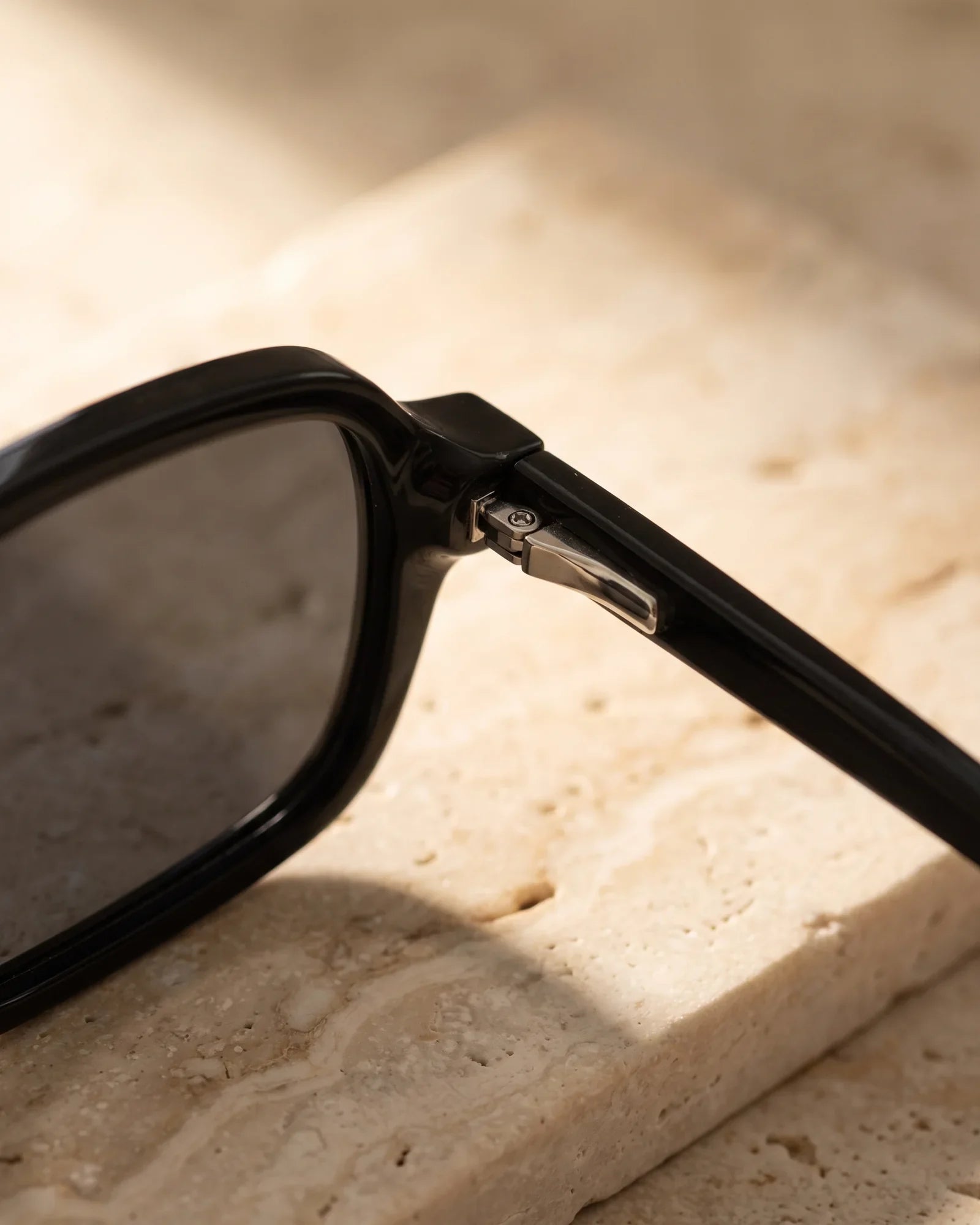 MT003 Sunglasses Black · 1 — Hinge