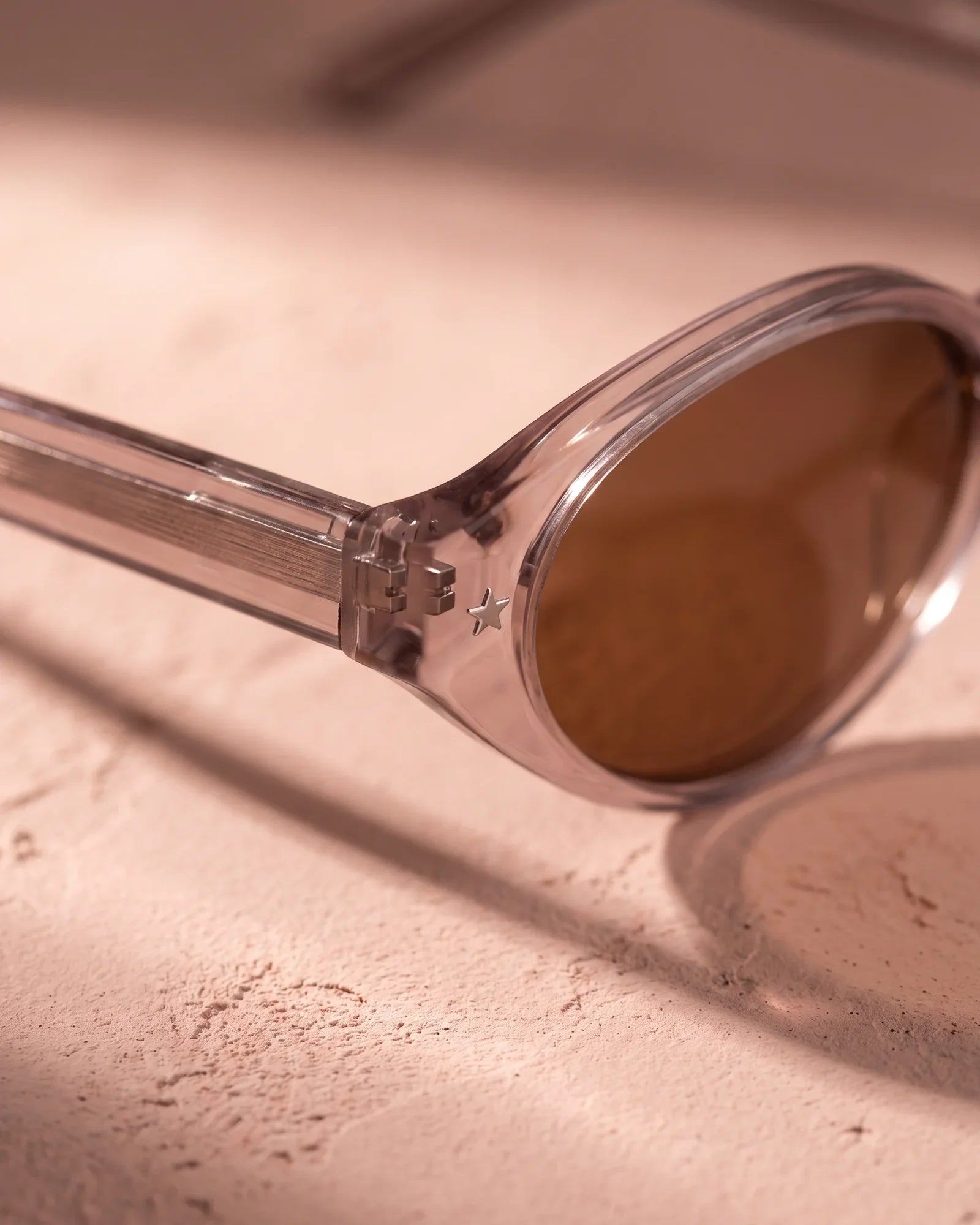 MT006 Sunglasses Black · 1 — Corner