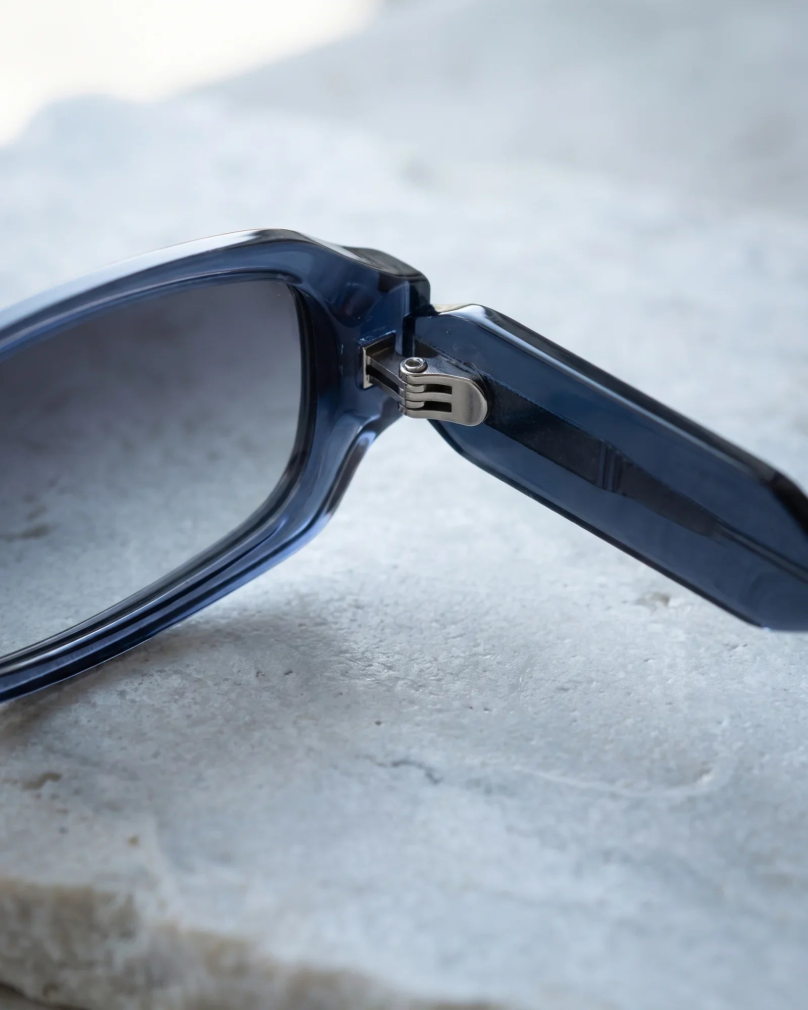 MT026 Sunglasses Navy · 1 — Hinge