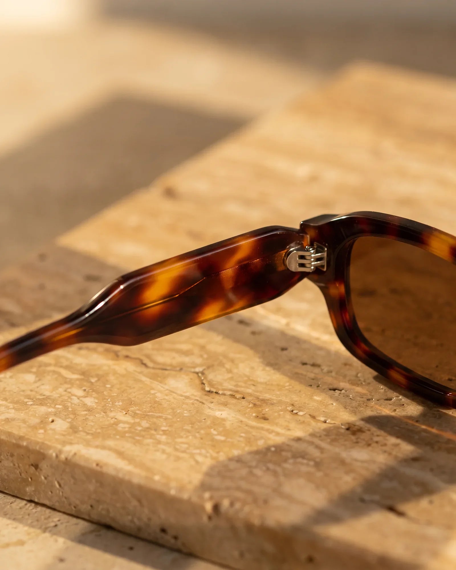 MT026 Sunglasses Navy · 1 — Temple