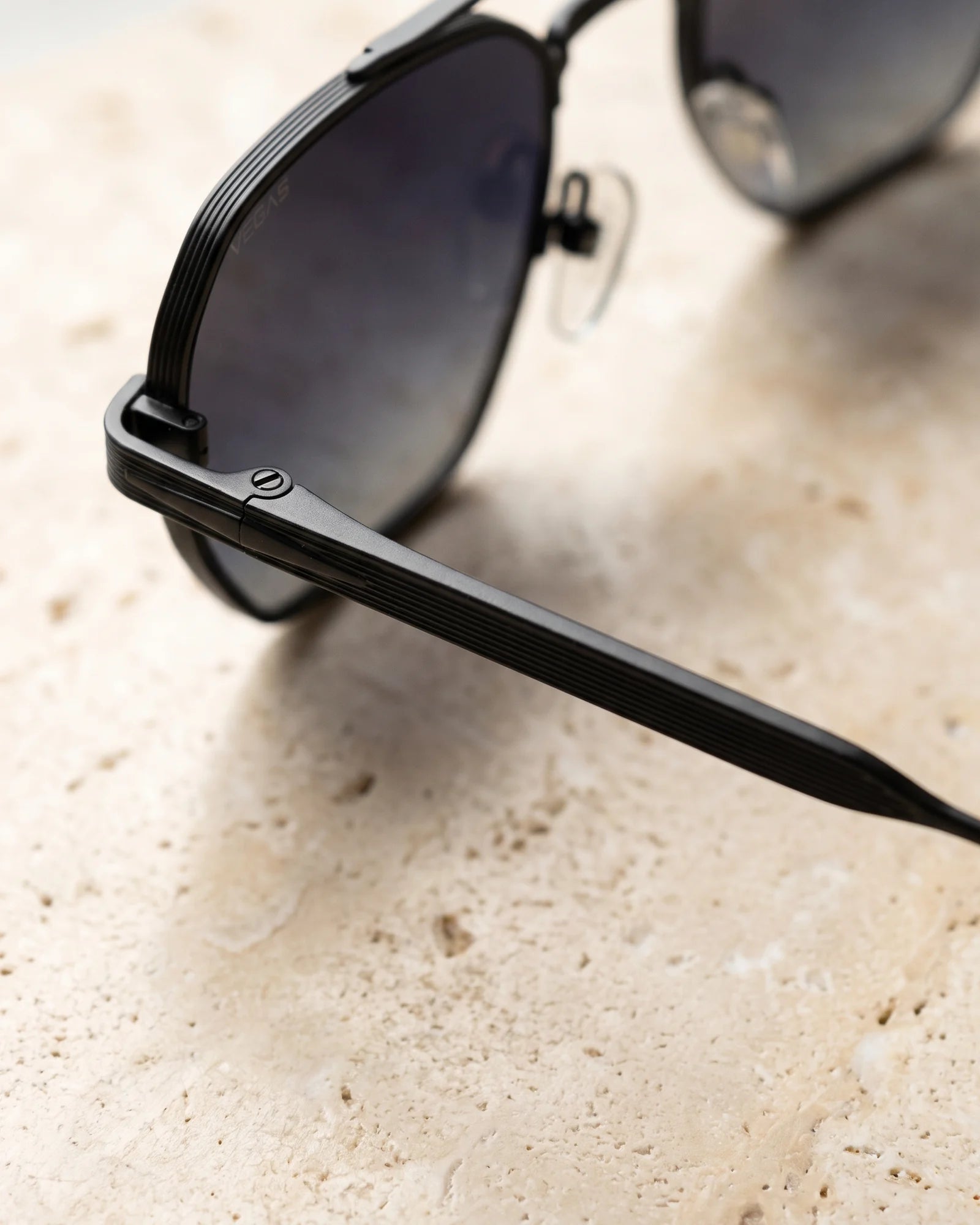 VEGAS OLD25186S Black — Hinge