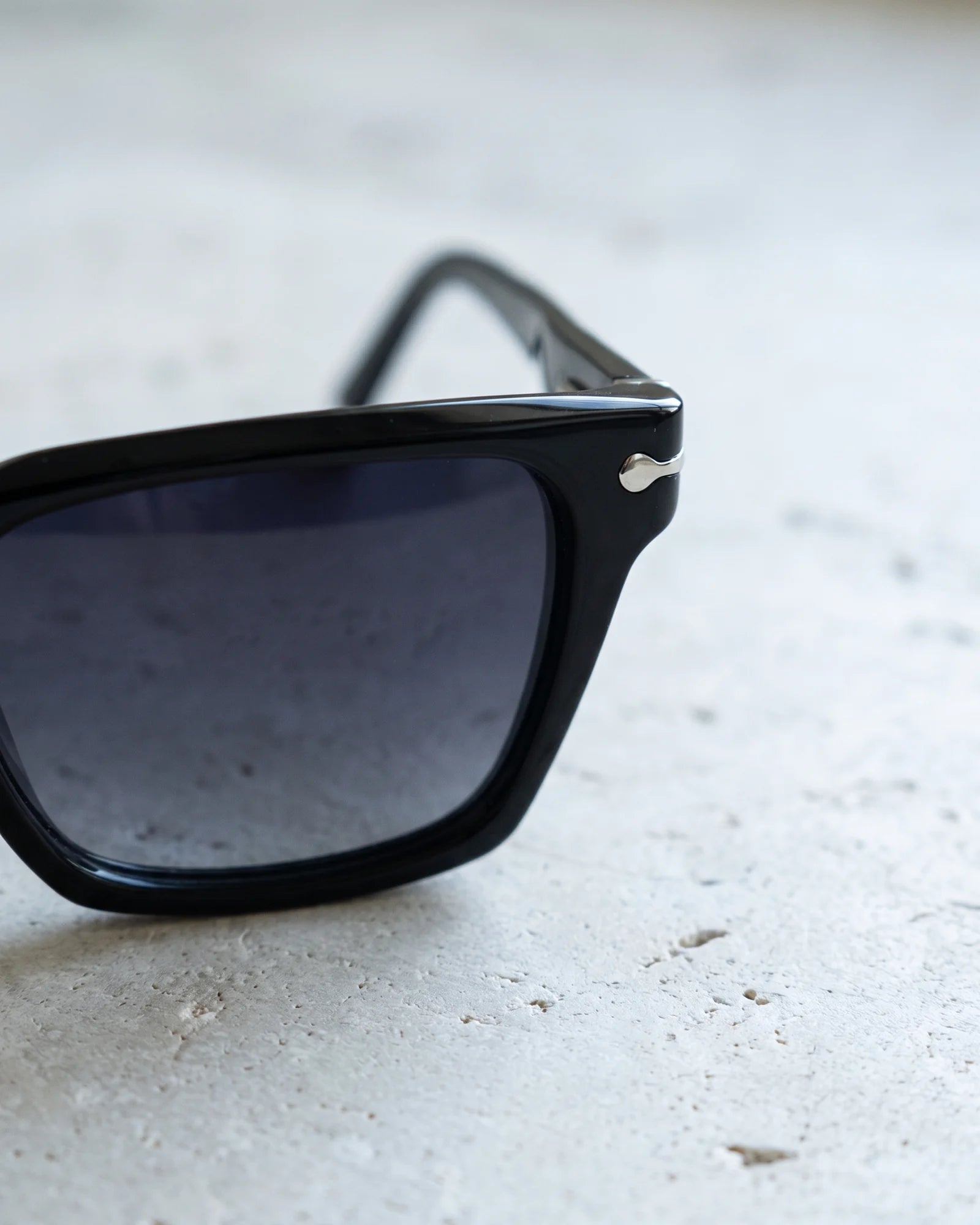 VEGAS OLD6913T Black — Temple