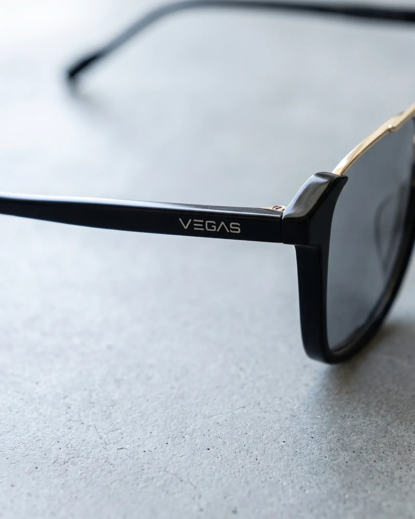 VEGAS 4797S Black / Grey — Temple