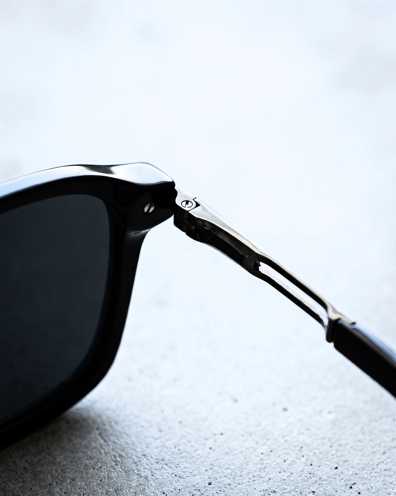 VEGAS 8790A Black / Dark Grey — Hinge