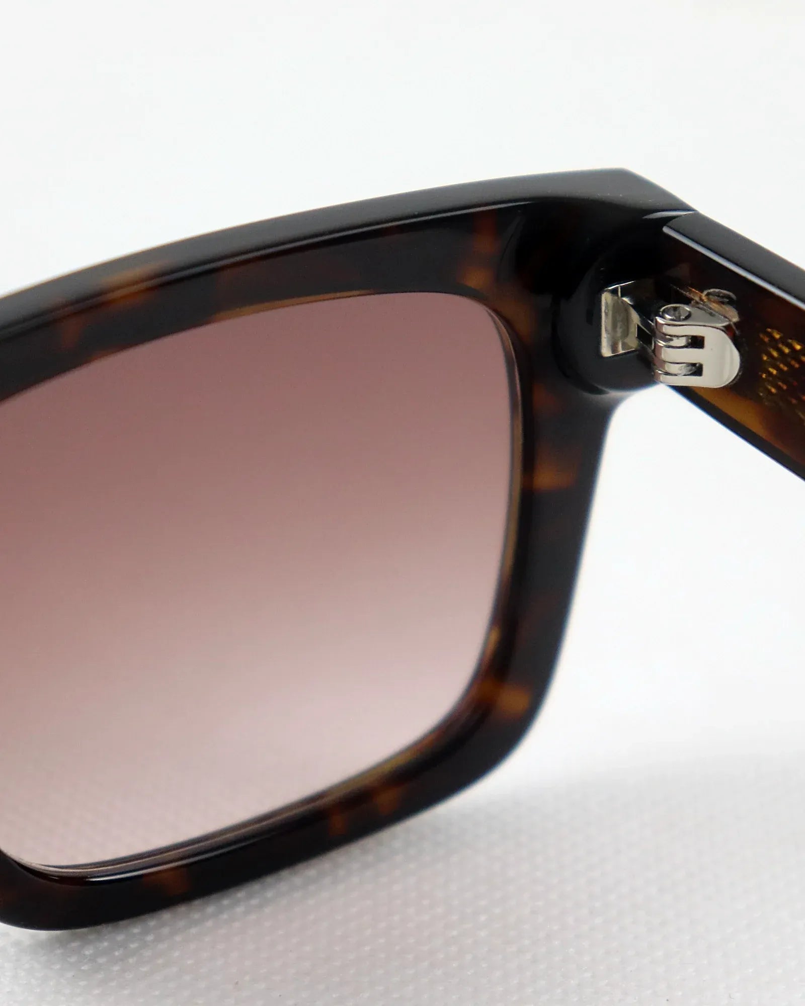 VEGAS SPLQ88 Tortoise / Brown Gradient — Hinge