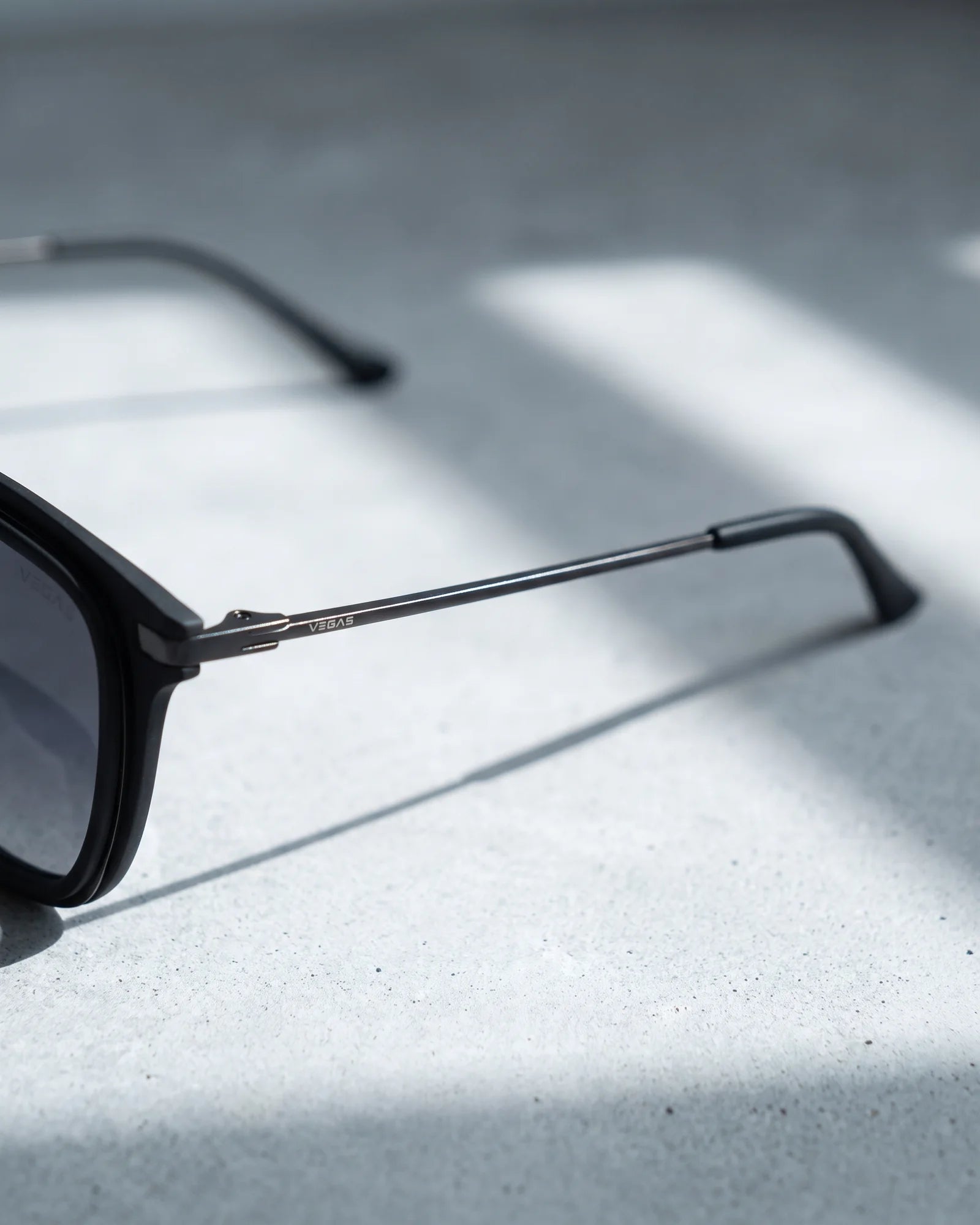 VEGAS Raptor V2049 Black / Gunmetal — Temple