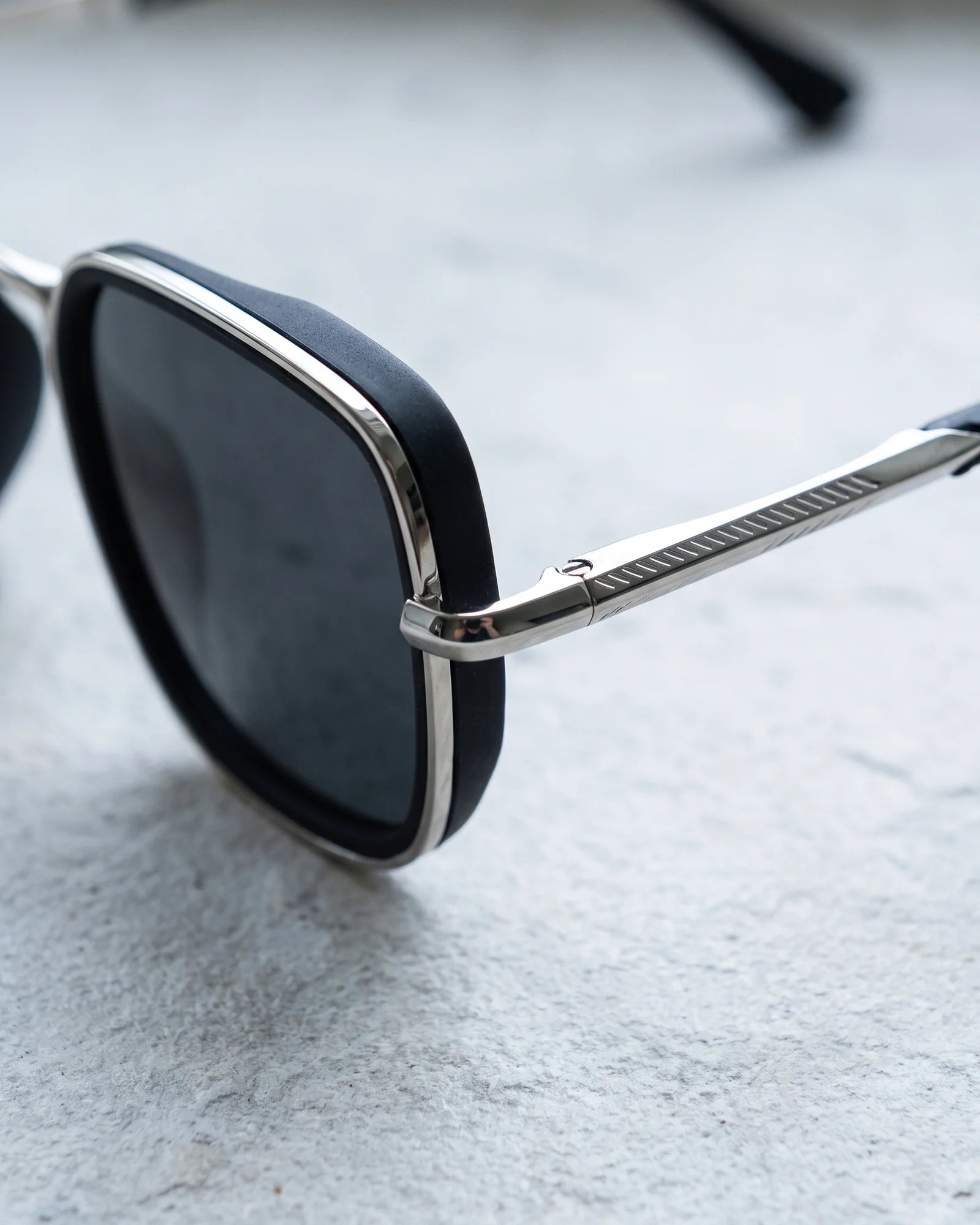 VEGAS V2060 Silver — Hinge