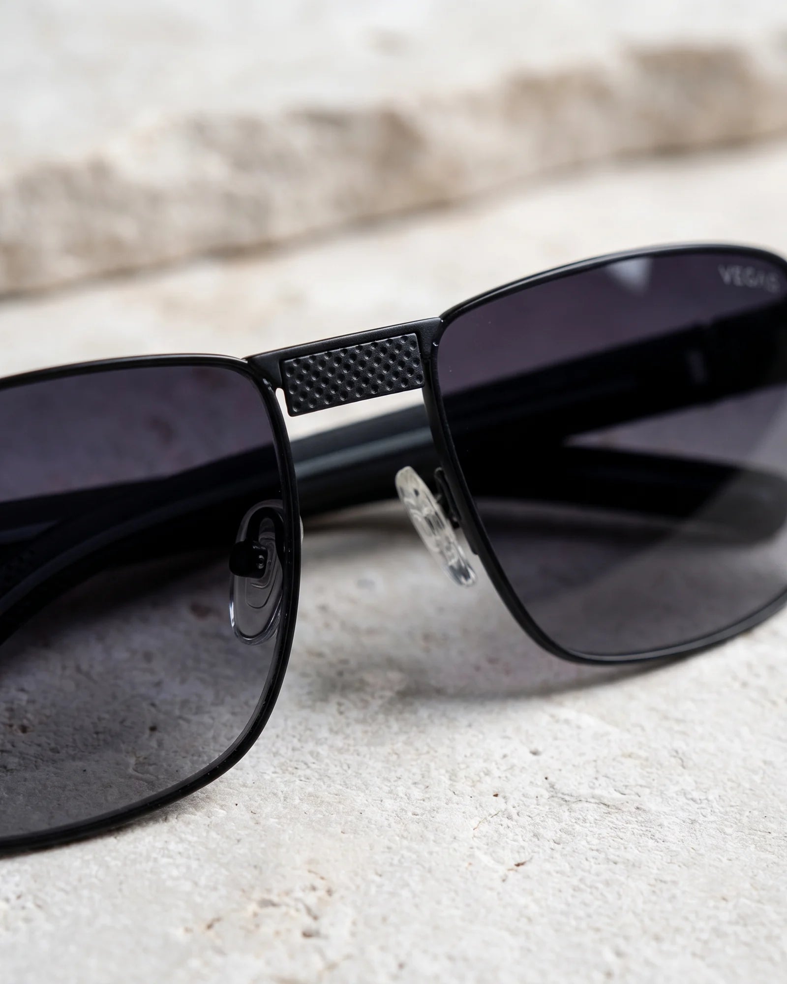 VEGAS V2062 Black — Bridge
