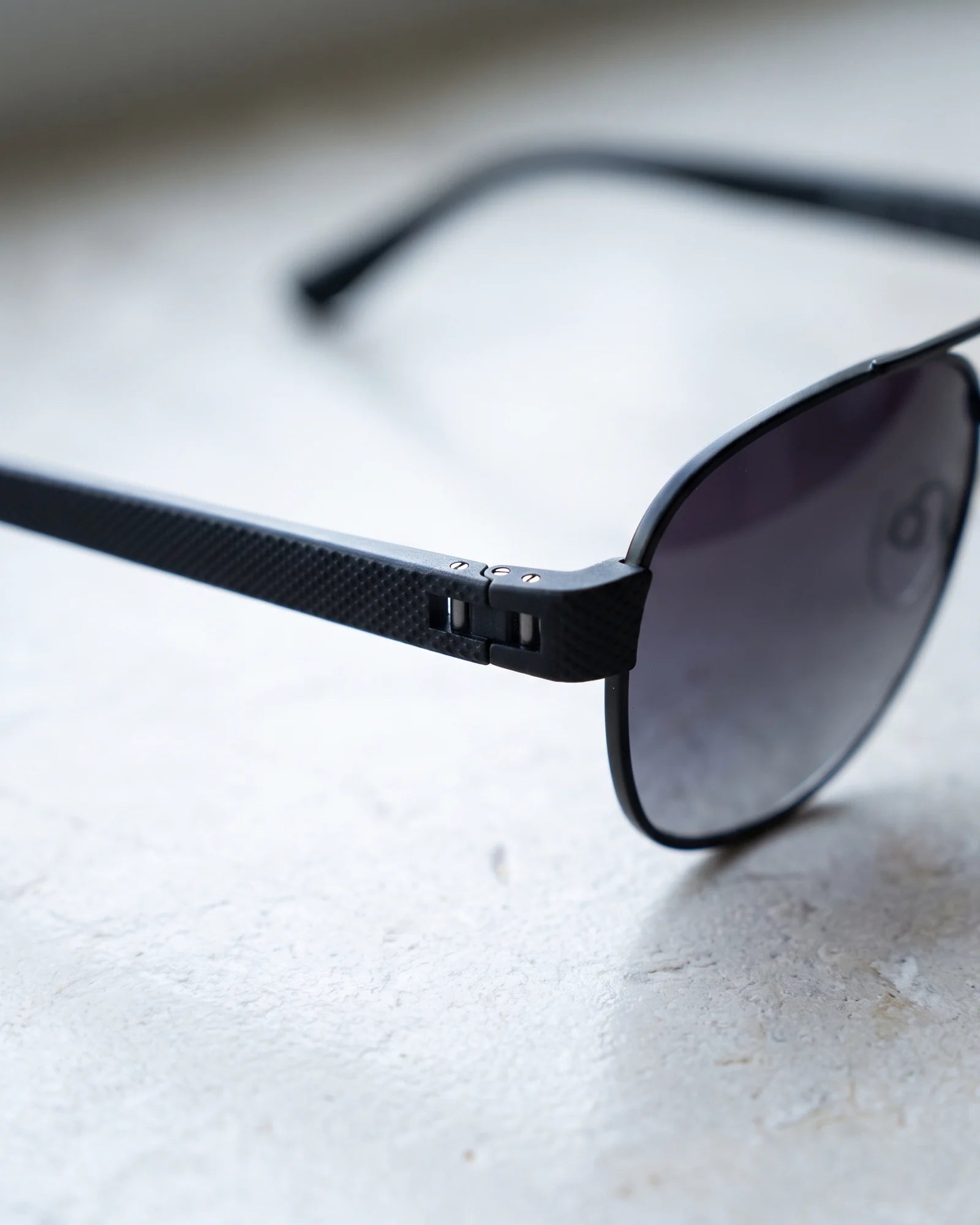 VEGAS V2062 Black — Temple