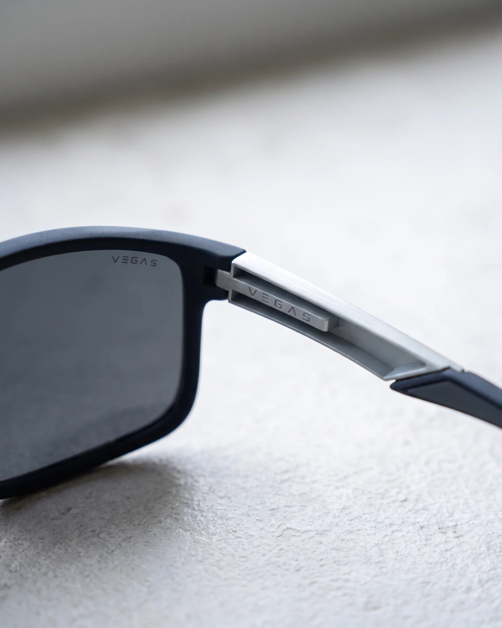 VEGAS V2064 Silver — Hinge