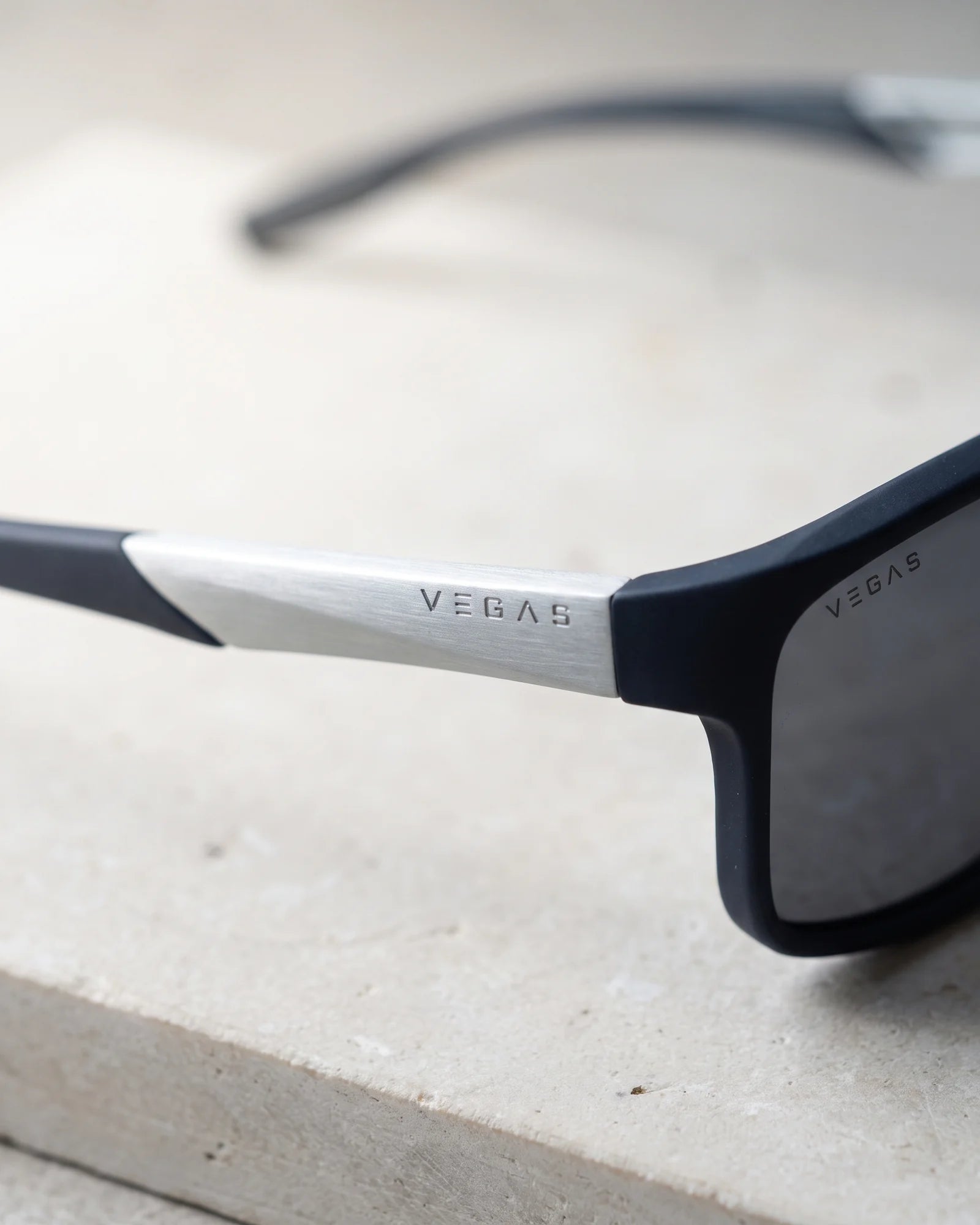 VEGAS V2064 Silver — Temple