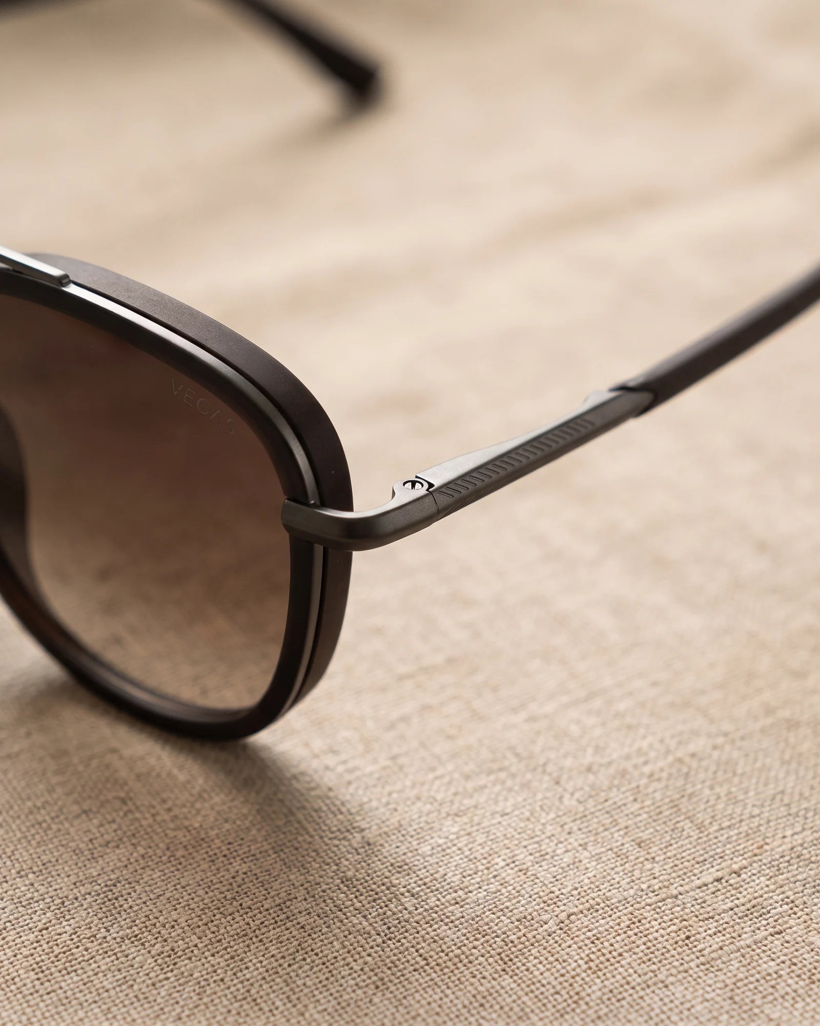 VEGAS V2071S Saddle Brown — Hinge