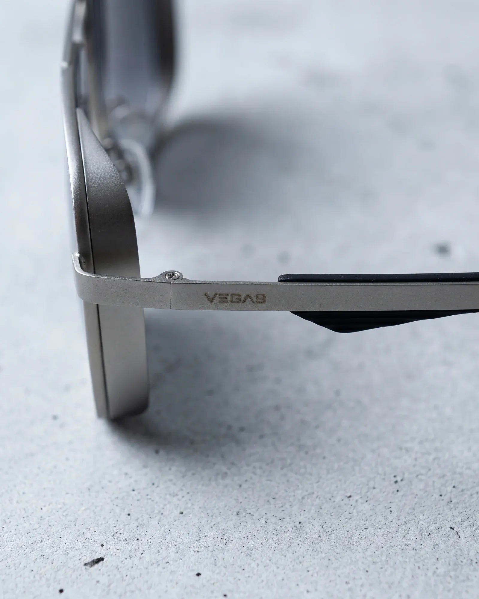 VEGAS V2072S Gunmetal / Light Grey — Temple