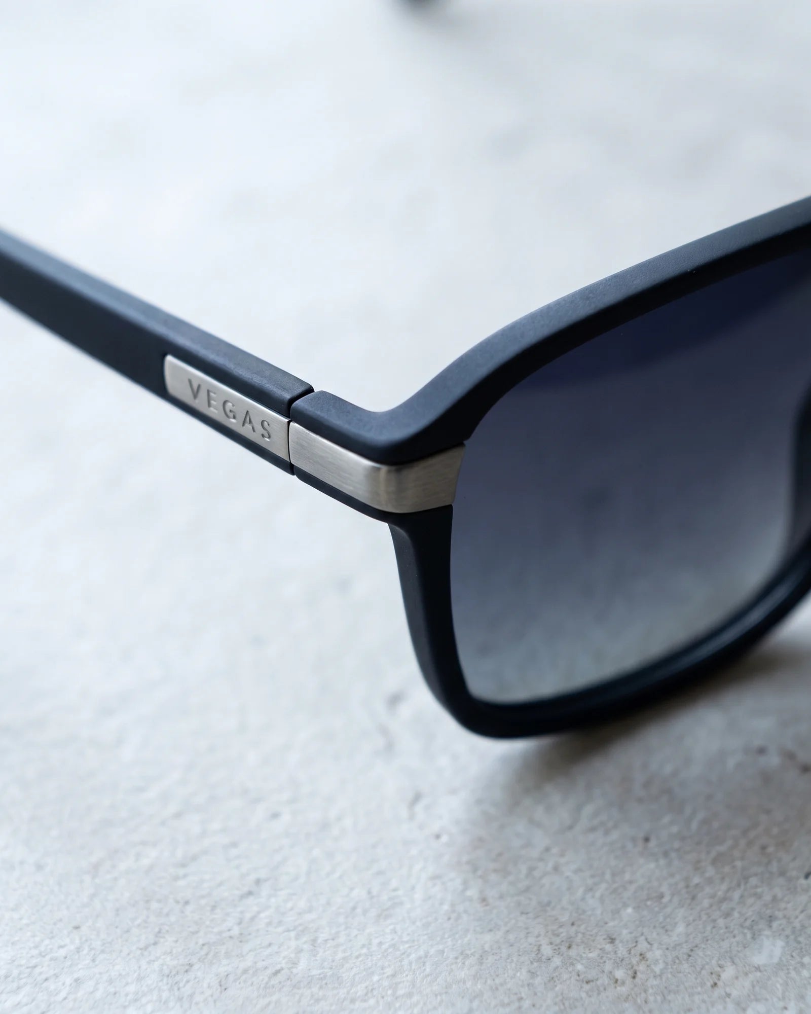 VEGAS V2106 Gray — Temple