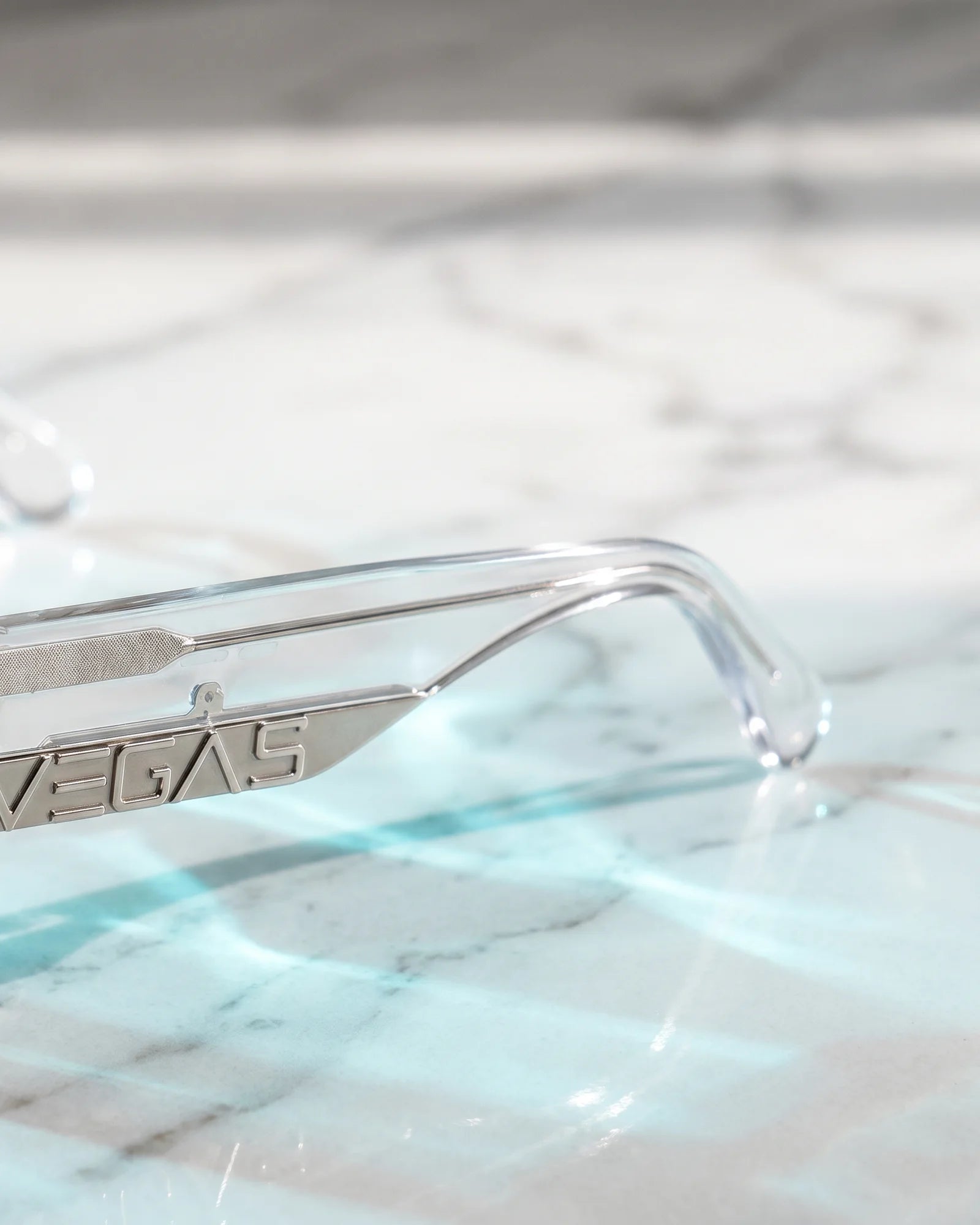 V6002 Sunglasses Transparent Clear / Smoke — Temple