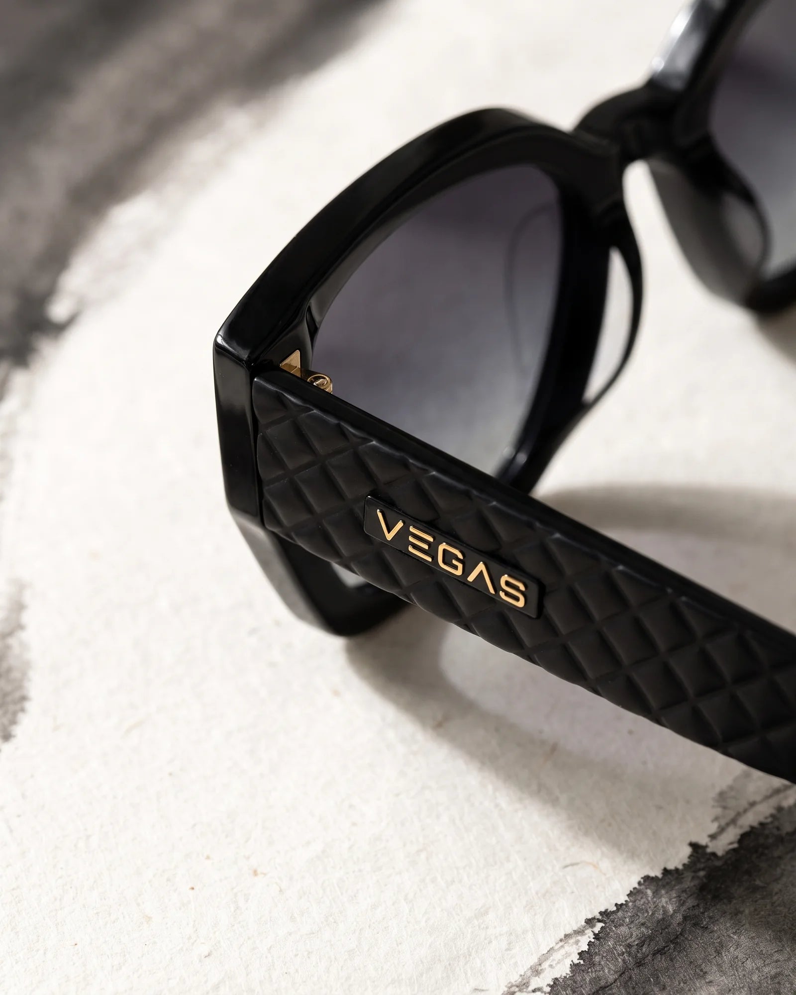 VG8601 Sunglasses Black / Smoke Gradient — Hinge & Emblem