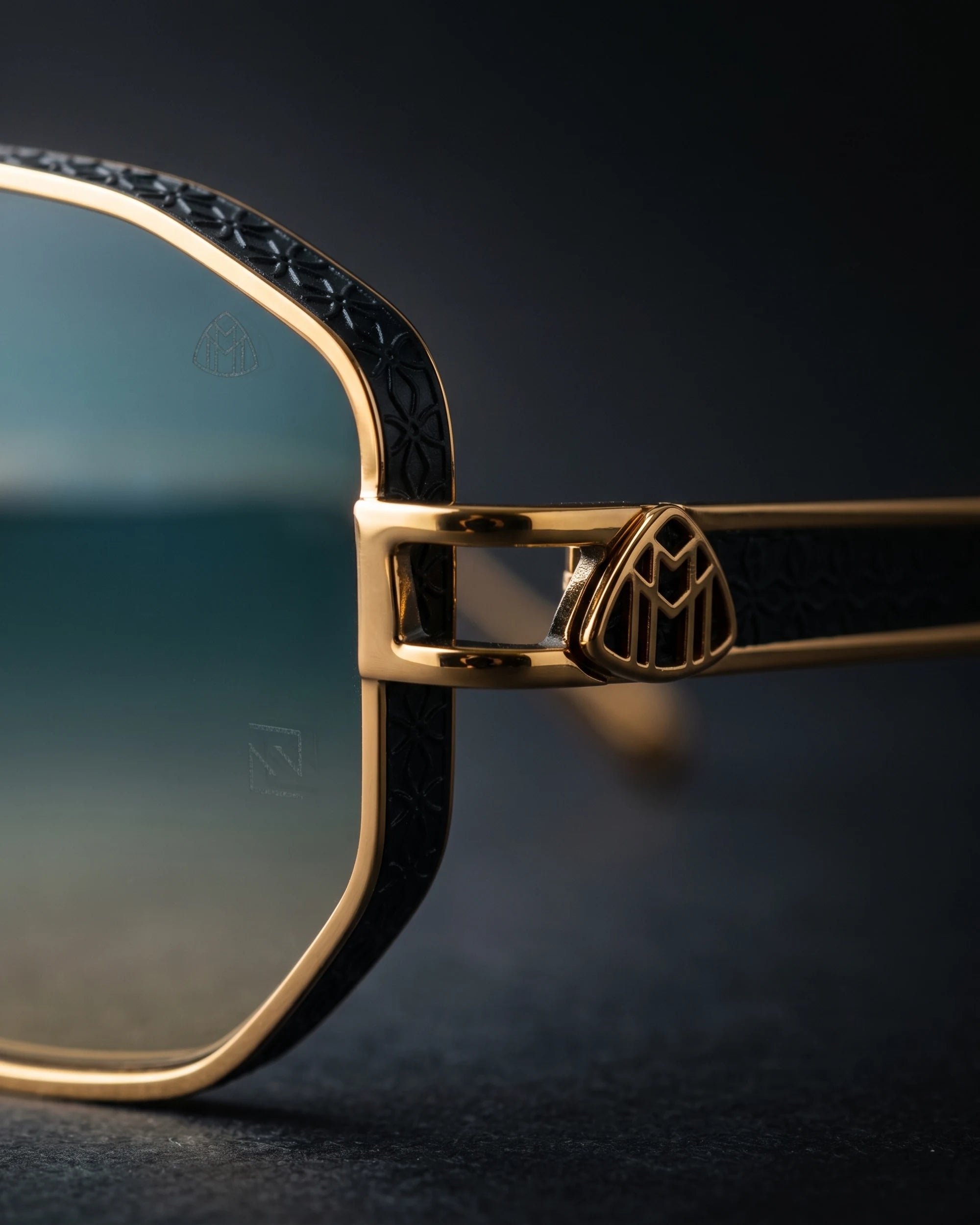 Z1984 Sunglasses Gold / Black / Blue-Green — Lens Hinge